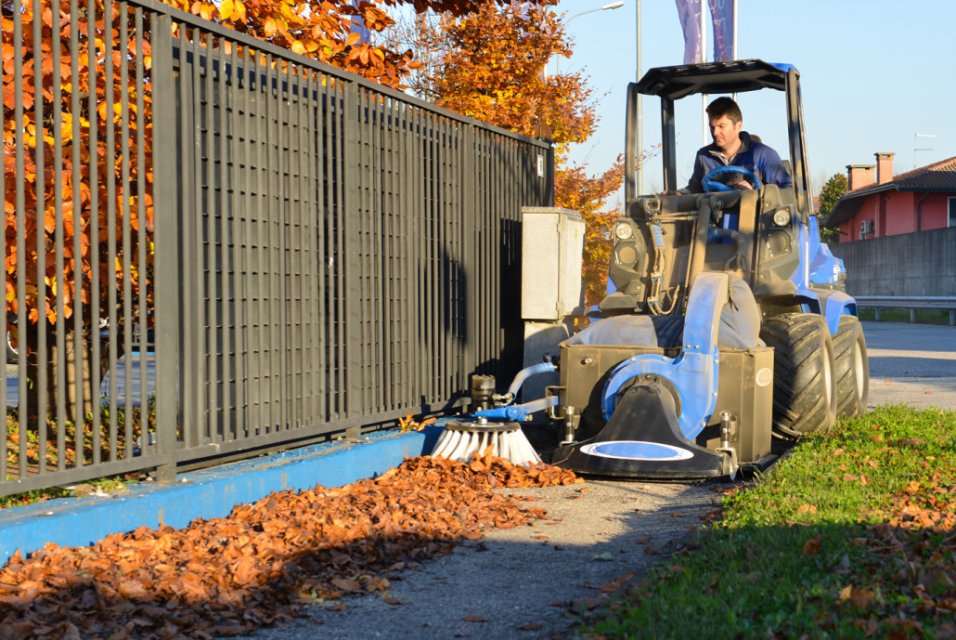 _multione-c890239-vysavac-listi-a-necistot_3