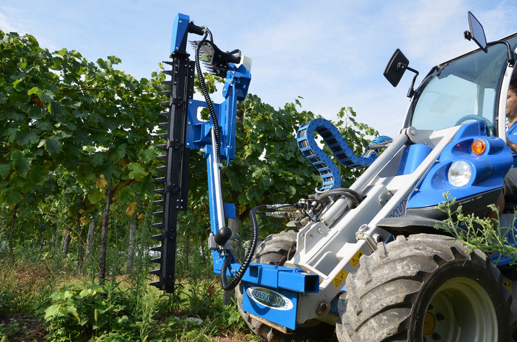 multione-c890441-nuzky-na-vinice-se-dvema-cepelemi