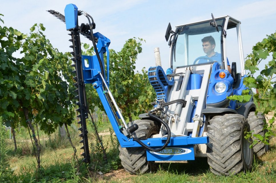 _multione-c890441-nuzky-na-vinice-se-dvema-cepelemi_1